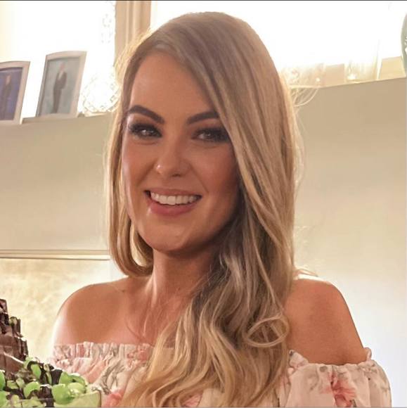 Meet the Posher Other - Meet your Posher, Chloe